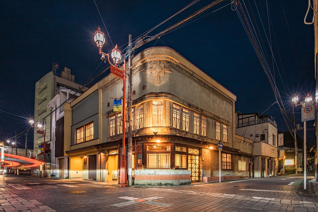 NIPPONIA 秩父 門前町（旧マル十薬局、小池煙草店）