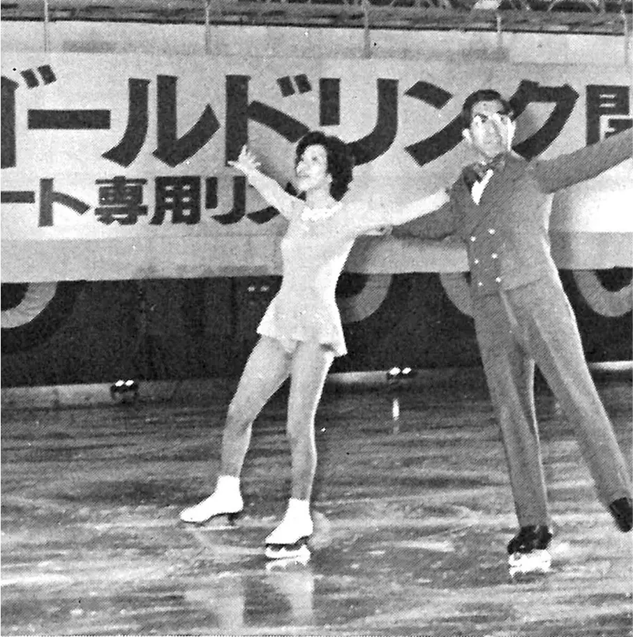 日本初のアイスショーを開催